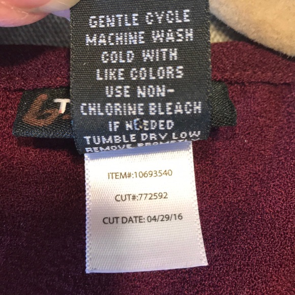 Cute Torrid size 2 Top - Burgundy - Picture 4 of 5